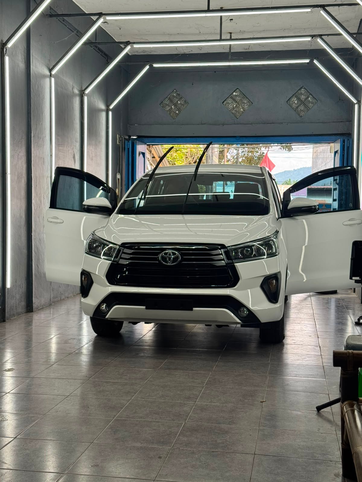 Hasil salon mobil mengkilap setelah detailing di Rantau Prapat
